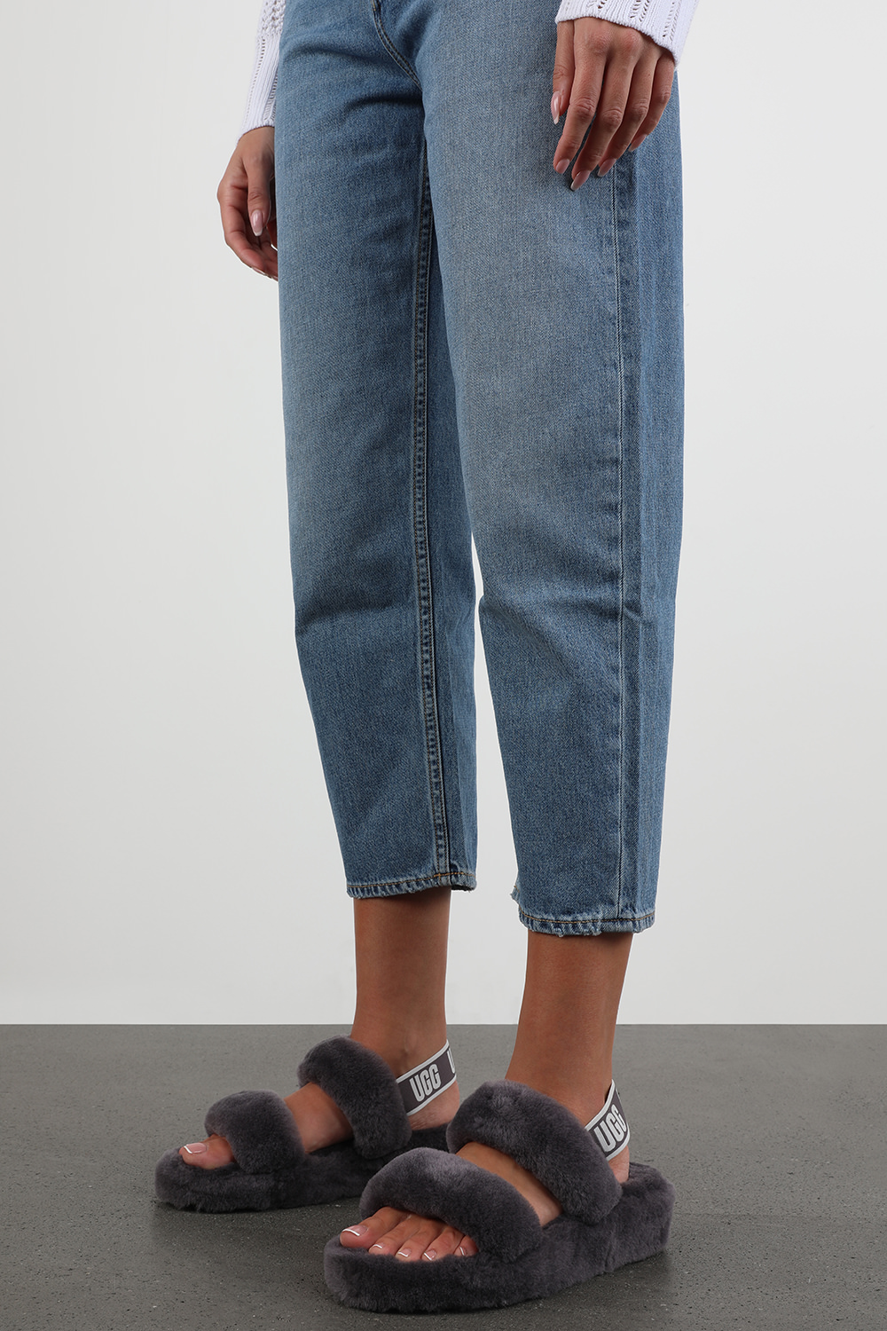 תמונת כל הלוק של סנדלים פרוותיים הו ייה